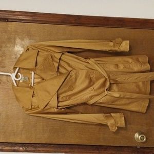 VERTIGO PARIS Ladies/Teens satin look Gold jacket, sz small